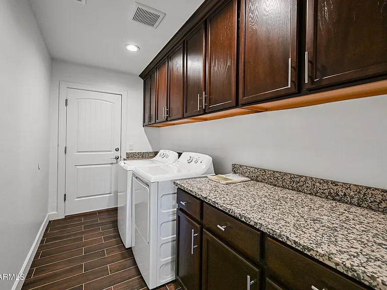 2914 E Michelle Dr — Photo 18