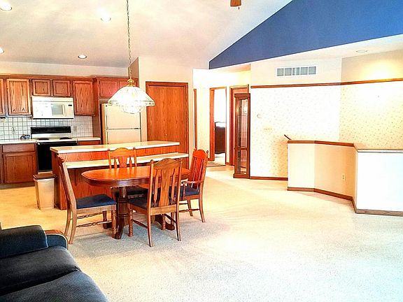 5th image of 9068 Lakeview Ct