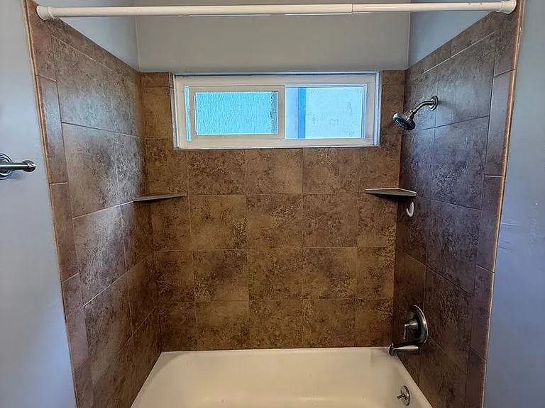 800 Emory St — Photo 15
