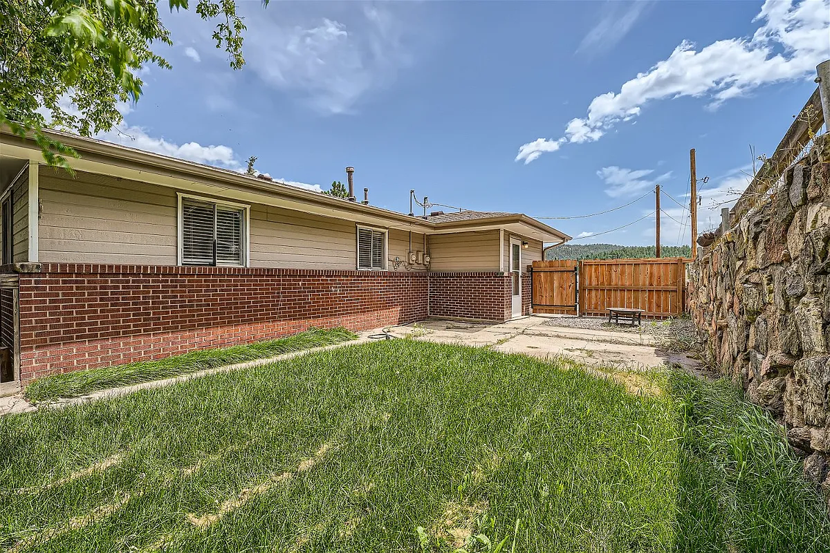 Building Photo - 26211 Center Dr #A