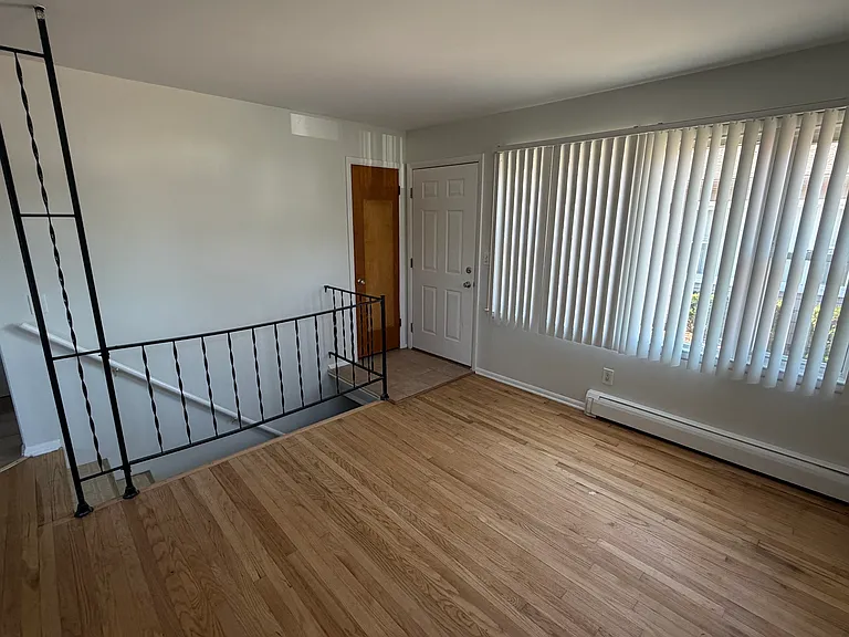 129 N Edgemont St — Photo 9