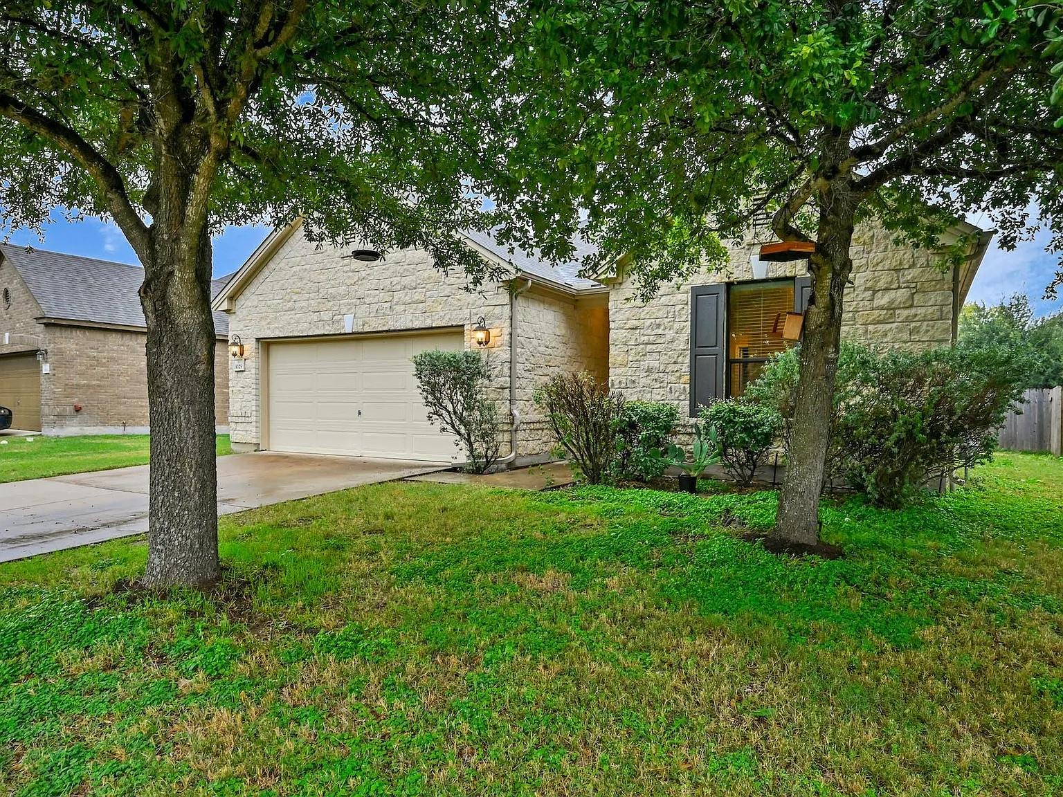 3 bed, 2.0 bath, 1706 sqft, $2,200 — Photo 2