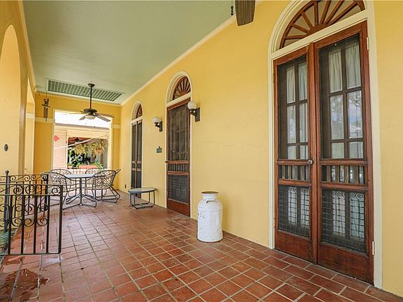 3rd image of 1040 N Carrollton Ave
