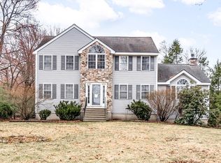 345 Arlington St, Dracut, MA 01826