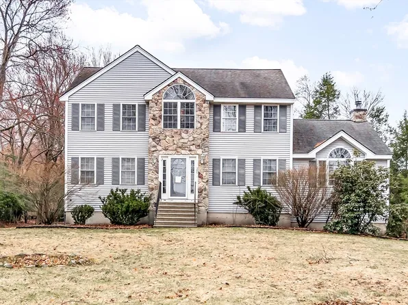 345 Arlington St, Dracut, MA 01826