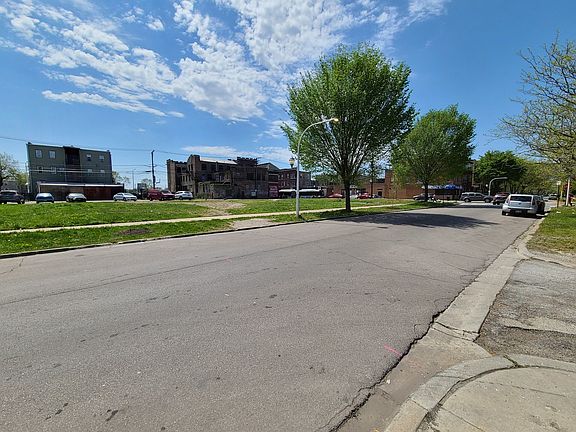 2nd image of 3951 W Adams St