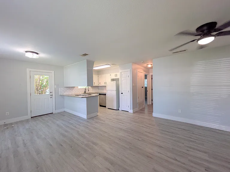 1309 W Hopkins St #A — Photo 6