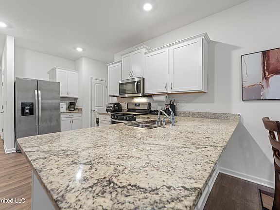 4th image of 8865 Mary Frances Dr