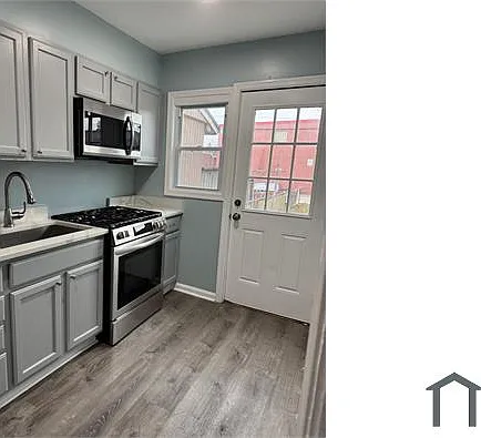 3 bed, 1024 sqft, $2,500 — Photo 3