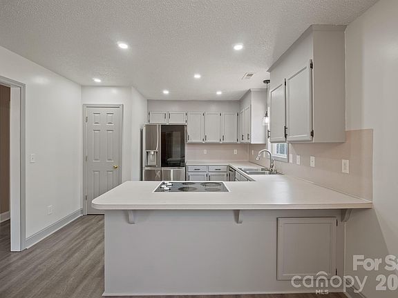 4th image of 114 Glenwood Valley Dr