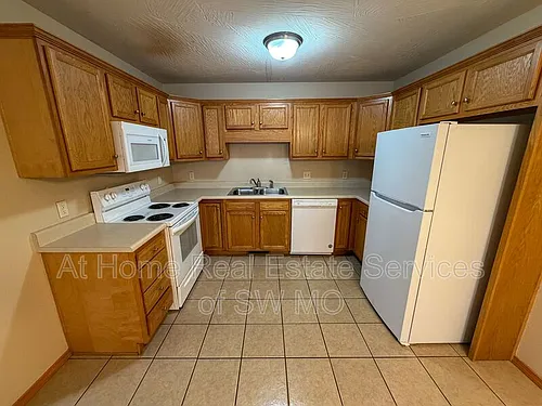 917 N Madison Ave Photo 1