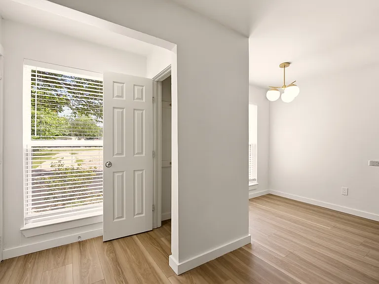 908 Isbell Rd #B — Photo 9