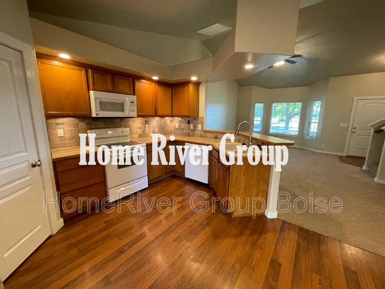 6397 S Warwickshire Ave — Photo 7