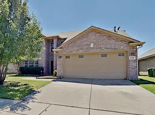 5637 Robins Way, North Richland Hills, TX 76180