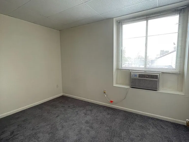 Morris Apartments — Photo 6