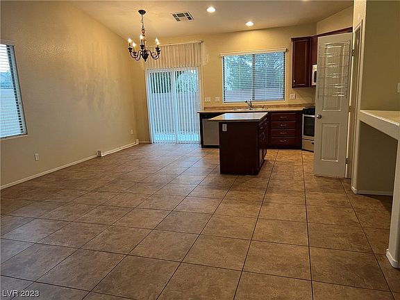 2nd image of 5512 Stelle Amore St