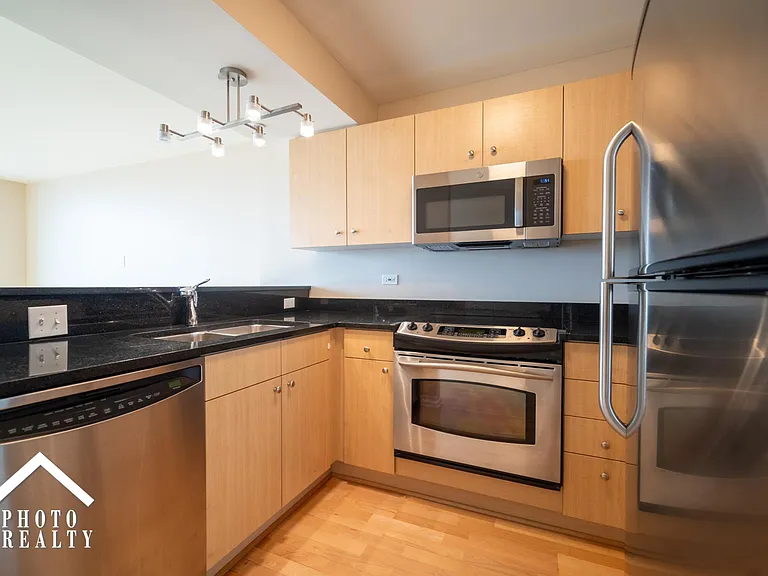 1640 Maple Ave #1208 — Photo 16