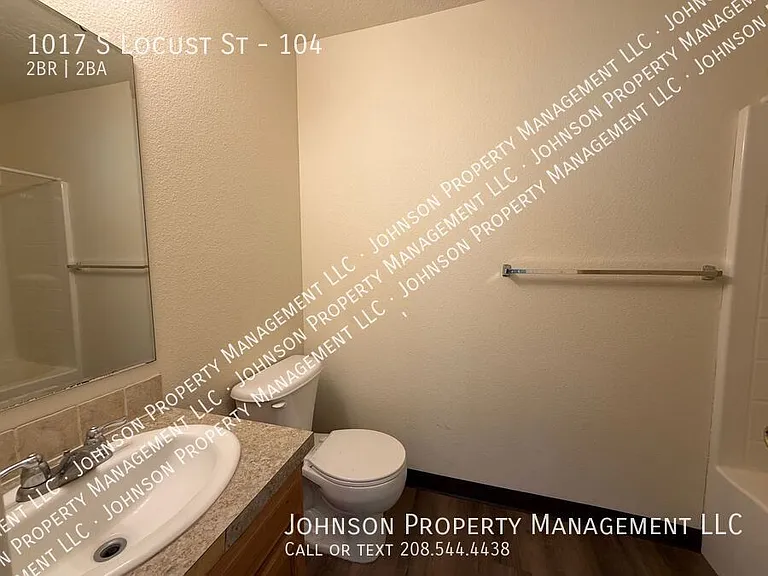 1017 S Locust St #104 — Photo 10