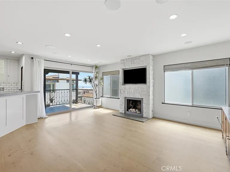 221 24th St — Photo 21