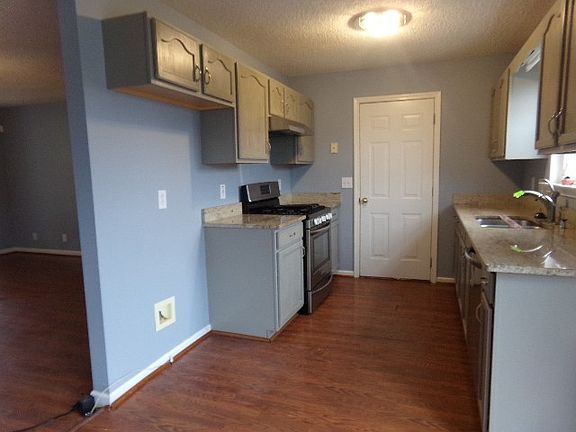4th image of 329 White Birch Ct