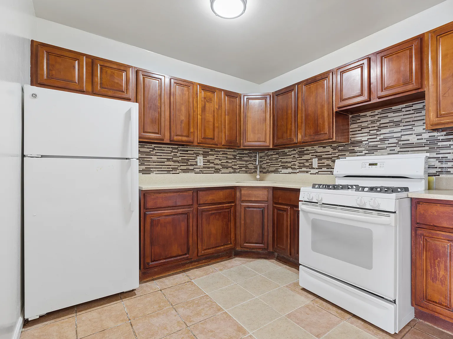 3 bed, 1100 sqft, $3,370 — Photo 4