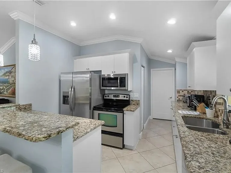 1320 Embassy Ln — Photo 4