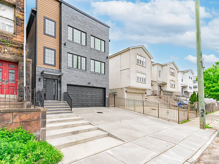 129 Mount Pleasant Ave #3 — Photo 1
