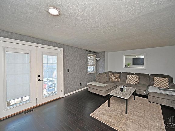 3rd image of 7498 Knights Knoll Ct