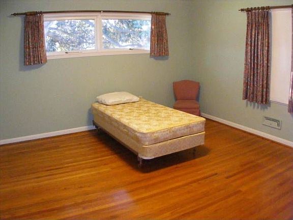 Large bedrooms with hardw