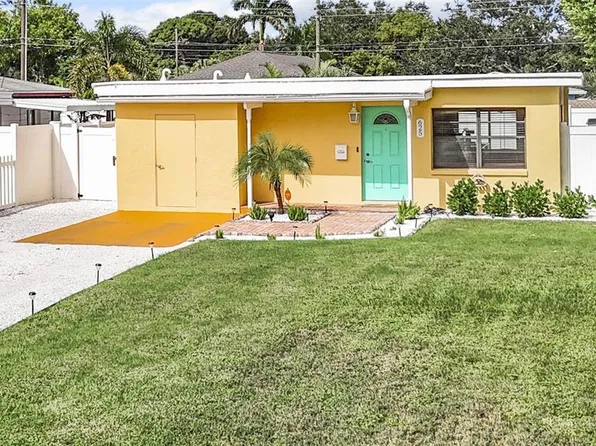 625 Gray St S, Saint Petersburg, FL 33707