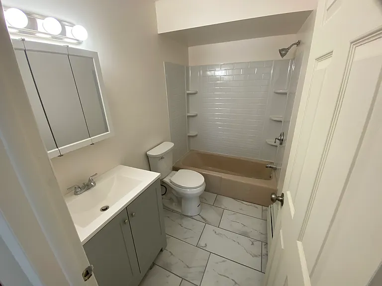 335 E Walnut St — Photo 14