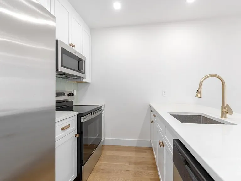 110 McKibbin St #2 — Photo 4