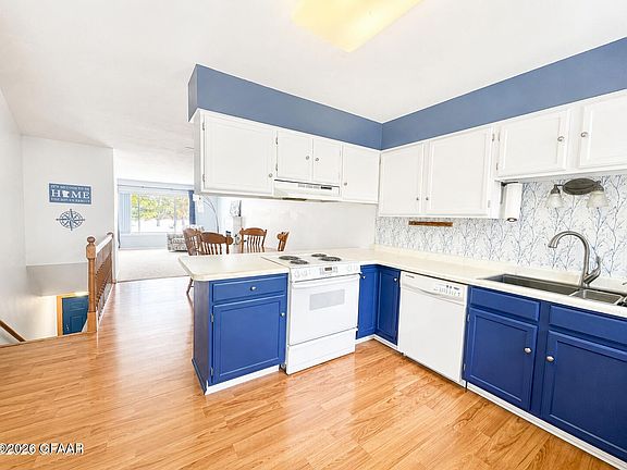 4th image of 2120 14th Ave NW