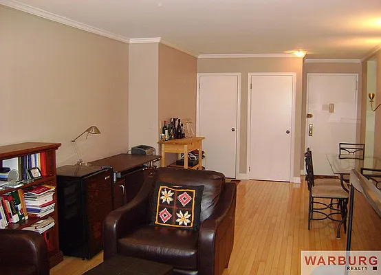 Sold by Warburg | media 9