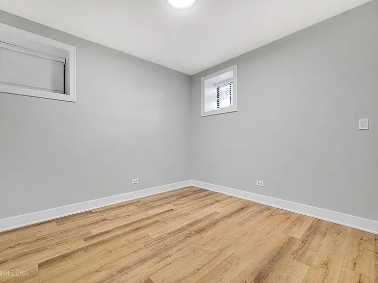 2735 W Polk St — Photo 11