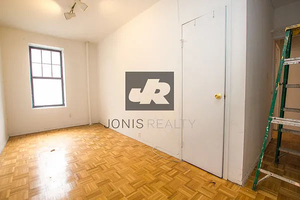 Rented by Jonis Realty | media 9