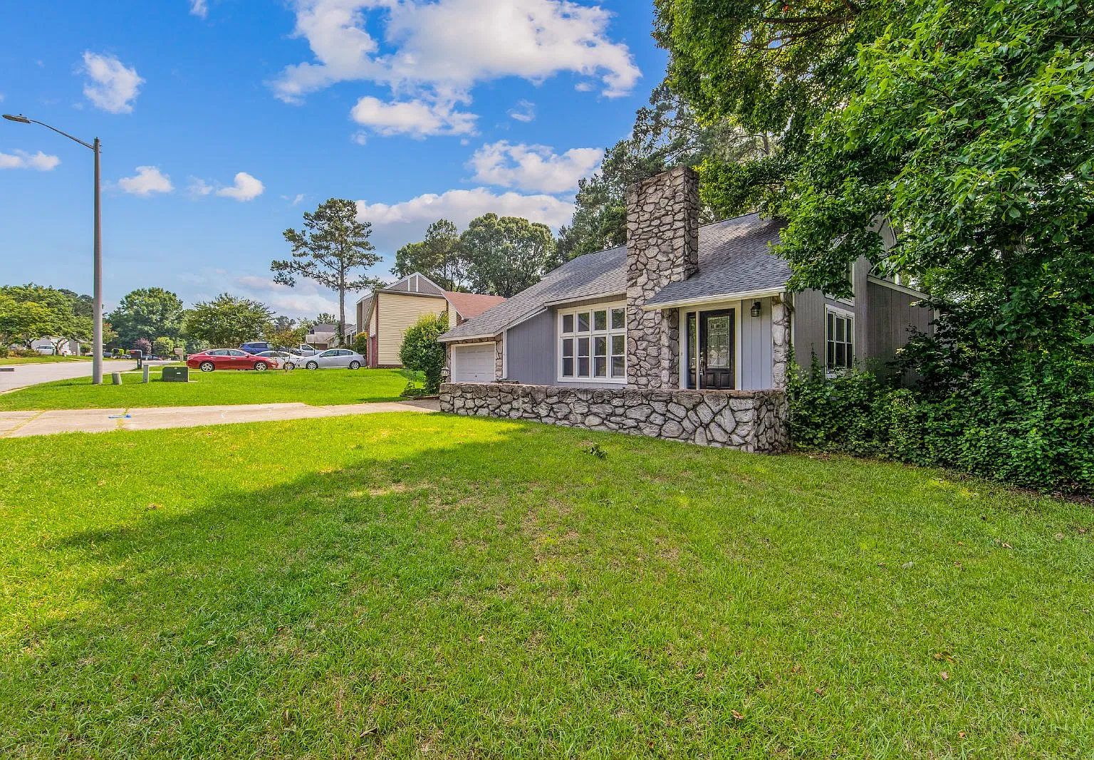3 bed, 2.0 bath, $1,400 — Photo 2