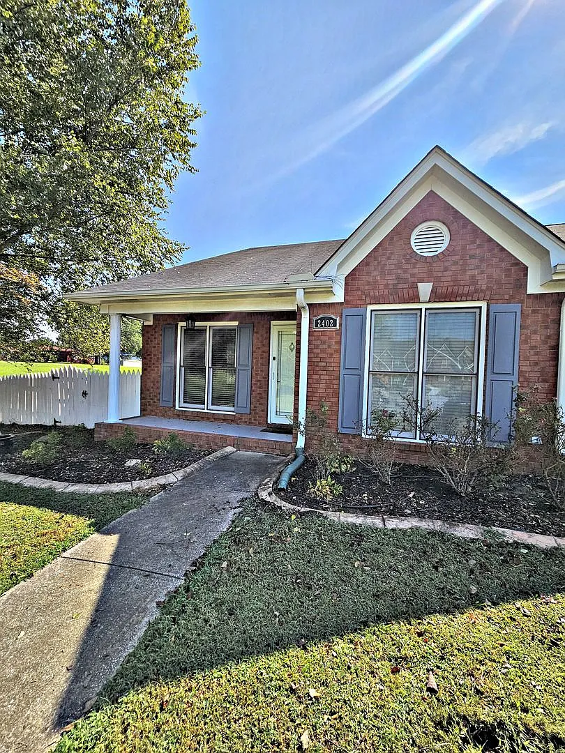 Condo - 2br - Decatur Sw — Photo 2
