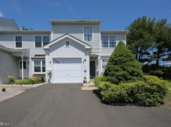 101 Forge Ln, Feasterville, PA 19053