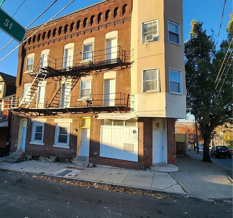 1039 Mechanic St #9