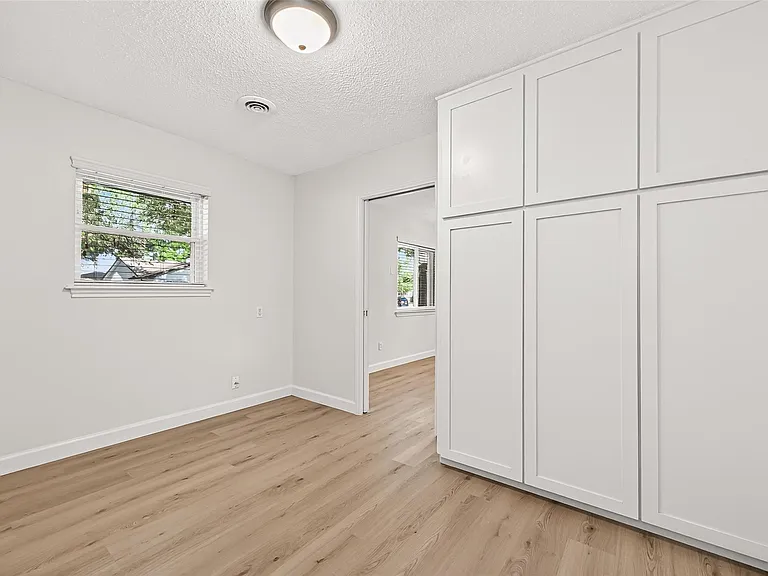 10602 Longmont Dr — Photo 22