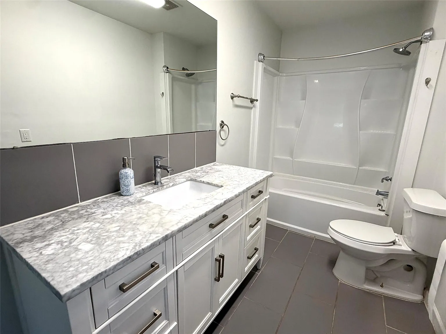 2 bed, 1.0 bath, 1069 sqft, $1,500 — Photo 3