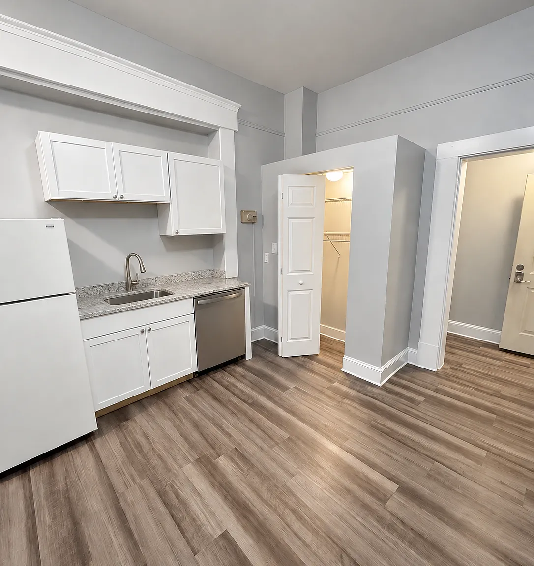 313 W 6th St — Photo 4