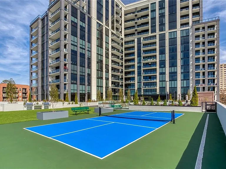 2425 Peachtree Rd NE #403 — Photo 35