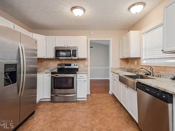 3rd image of 877 Kilkenny Cir