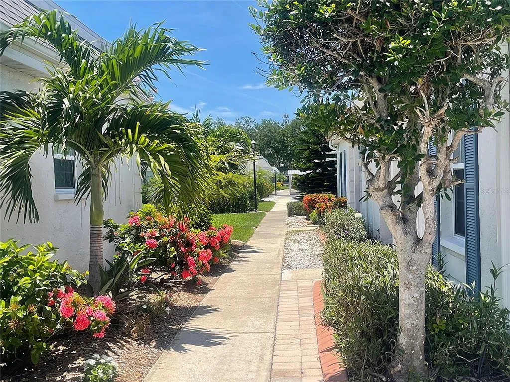 2 bed, 2.0 bath, 1078 sqft, $2,500 — Photo 3