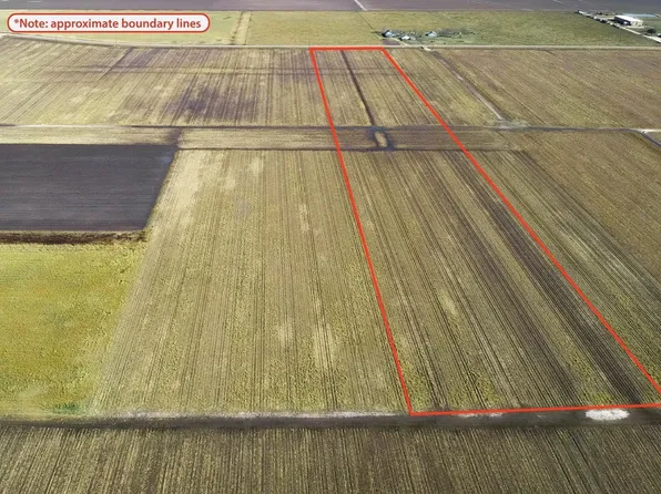 4427 Polak Rd, Wallis, TX 77485