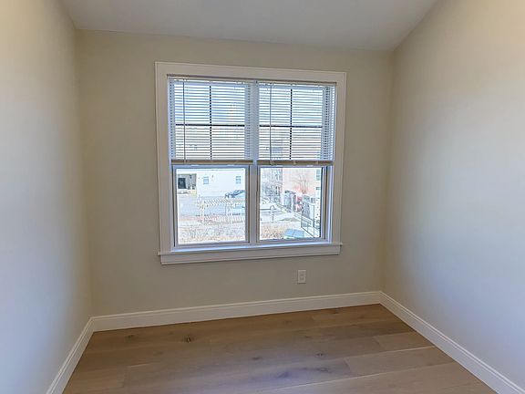 32 Cummins Hwy #8 Boston - Roslindale Shared Unit Photo 3 (1