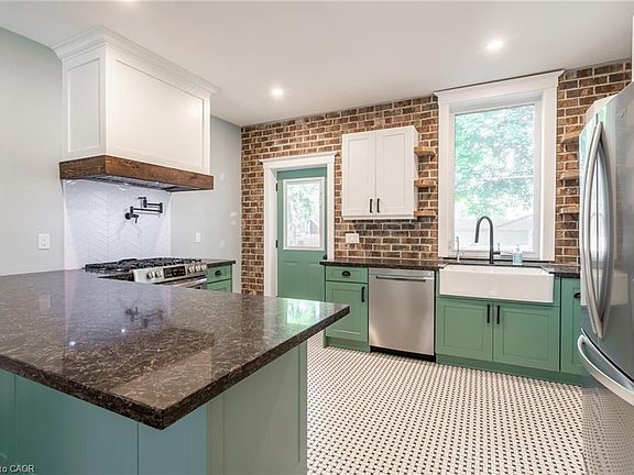 2nd image of 11 Lorne Ave