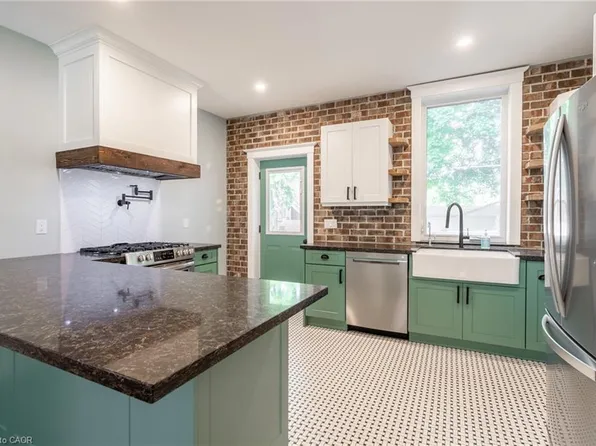 11 Lorne Ave, Hamilton, ON L8M 2X5